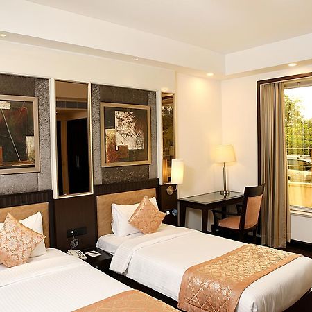 Inde Hotel Vista Woods Huda City Centre, Gurgaon Exterior photo
