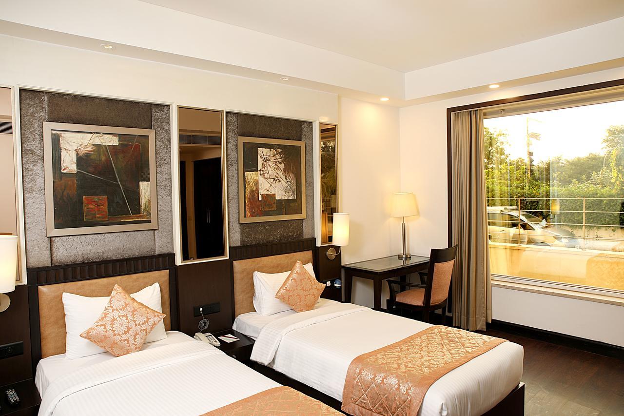 Inde Hotel Vista Woods Huda City Centre, Gurgaon Exterior photo