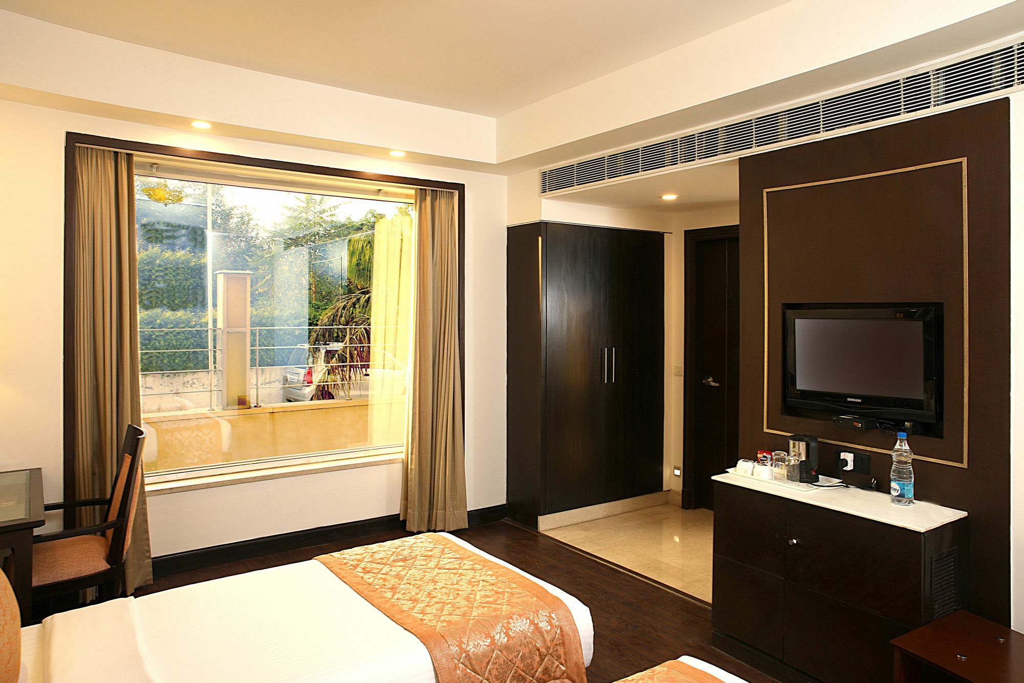 Inde Hotel Vista Woods Huda City Centre, Gurgaon Exterior photo
