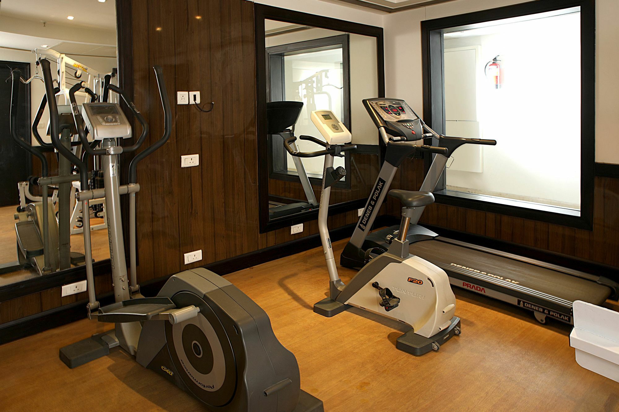 Inde Hotel Vista Woods Huda City Centre, Gurgaon Exterior photo